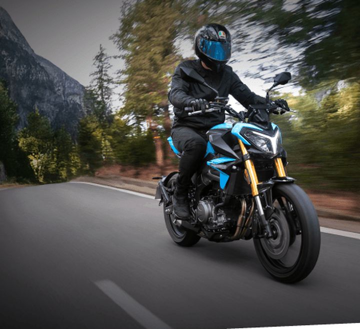 Moto Morbidelli en una ruta