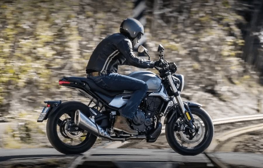 Moto Voge de costado